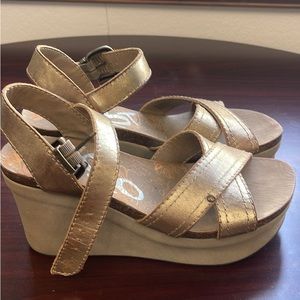 OTBT metallic strappy wedges